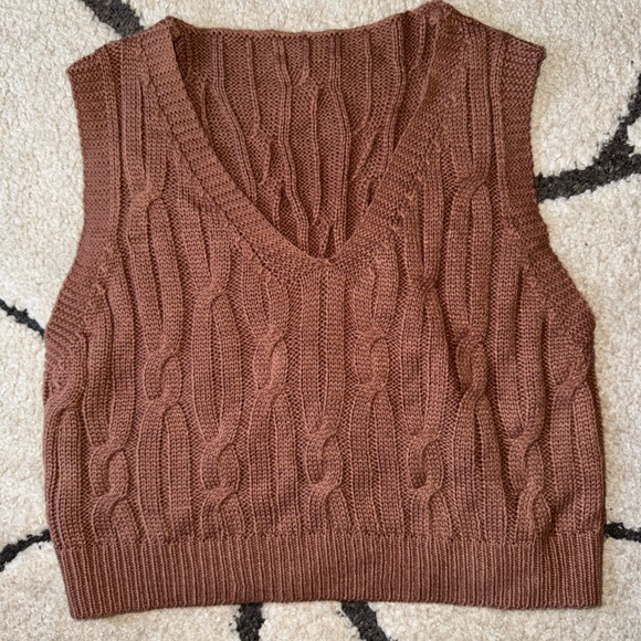 Romwe Cable Knit Crop Sweater Vest - Picture 2 of 5